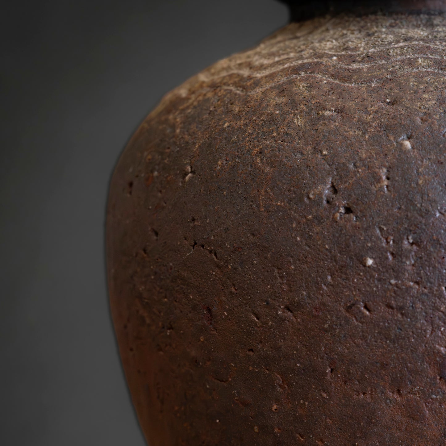 Nanban Uzukumaru Jar with Ripple Pattern