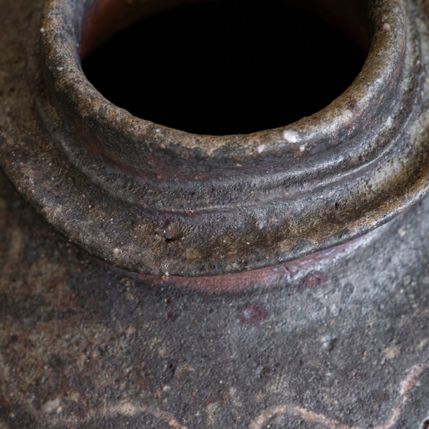 Nanban Uzukumaru Jar with Ripple Pattern