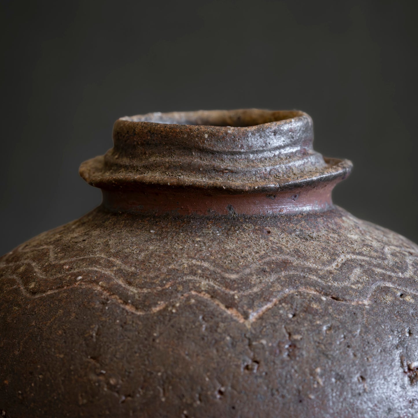 Nanban Uzukumaru Jar with Ripple Pattern