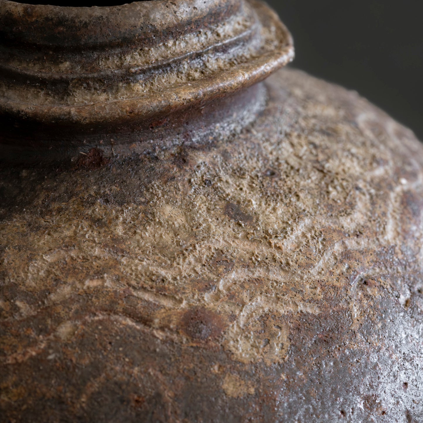 Nanban Uzukumaru Jar with Ripple Pattern