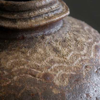 Nanban Uzukumaru Jar with Ripple Pattern