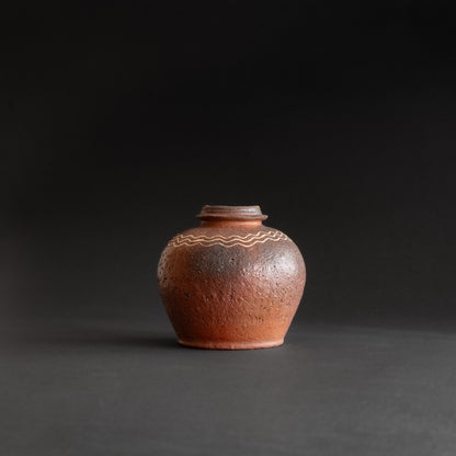 Nanban Uzukumaru Jar with Ripple Pattern
