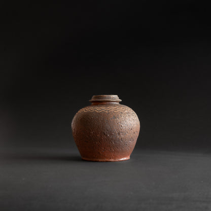 Nanban Uzukumaru Jar with Ripple Pattern