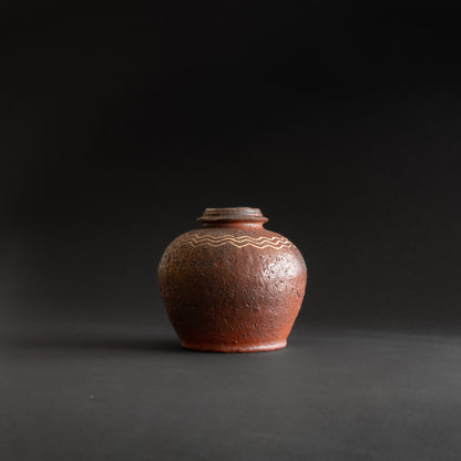 Nanban Uzukumaru Jar with Ripple Pattern