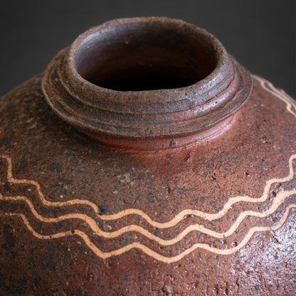 Nanban Uzukumaru Jar with Ripple Pattern