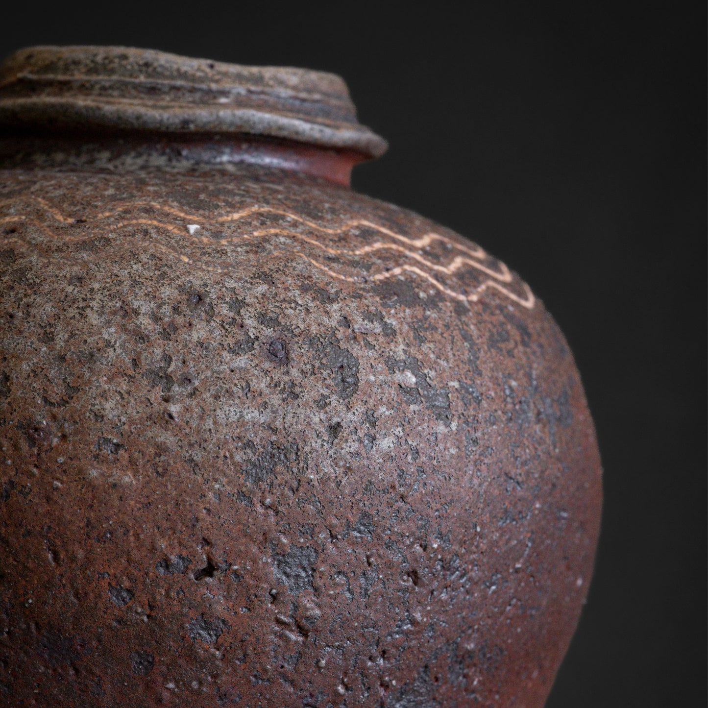 Nanban Uzukumaru Jar with Ripple Pattern
