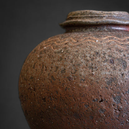 Nanban Uzukumaru Jar with Ripple Pattern