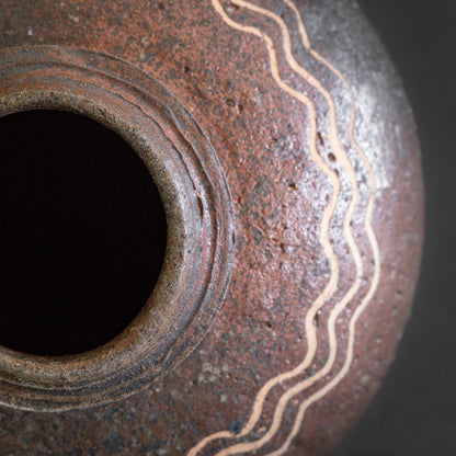 Nanban Uzukumaru Jar with Ripple Pattern