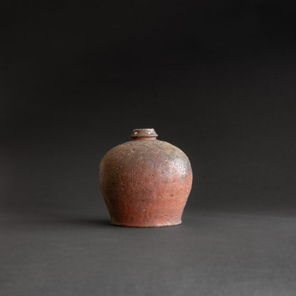 Nanban Uzukumaru Jar with Arabesque Motif