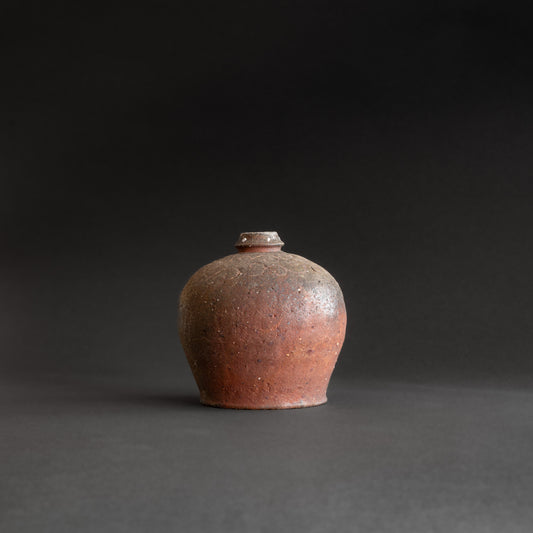 Nanban Uzukumaru Jar with Arabesque Motif