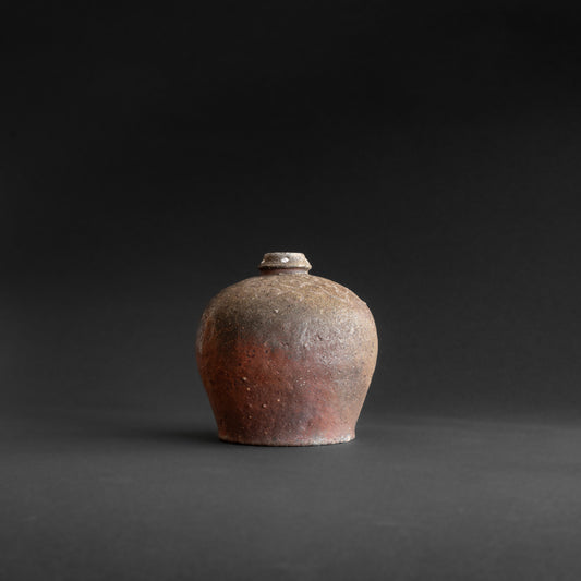 Nanban Uzukumaru Jar with Arabesque Motif