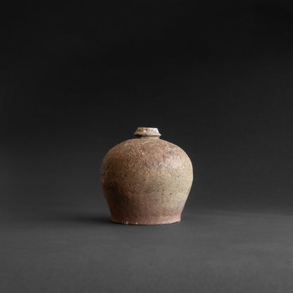Nanban Uzukumaru Jar with Arabesque Motif