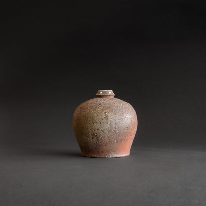 Nanban Uzukumaru Jar with Arabesque Motif