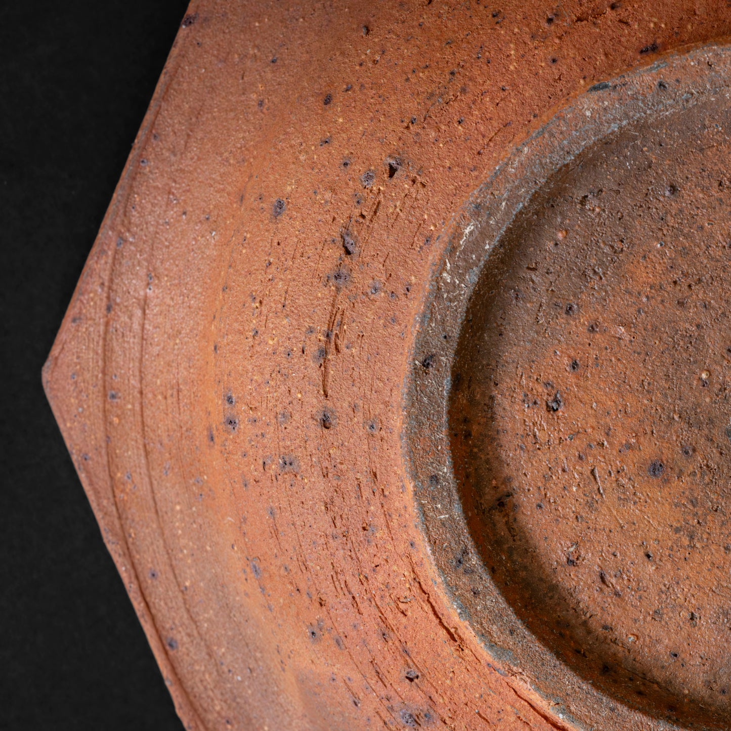 Nanban Octagonal Bowl with Dotted Rim (22.5cm)