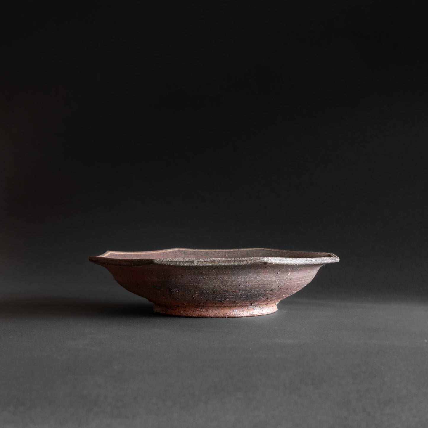Nanban Octagonal Bowl with White-Line Motif (23.5cm)