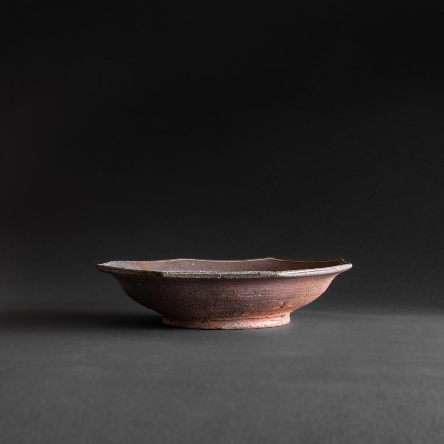 Nanban Octagonal Bowl with White-Line Motif (23.5cm)
