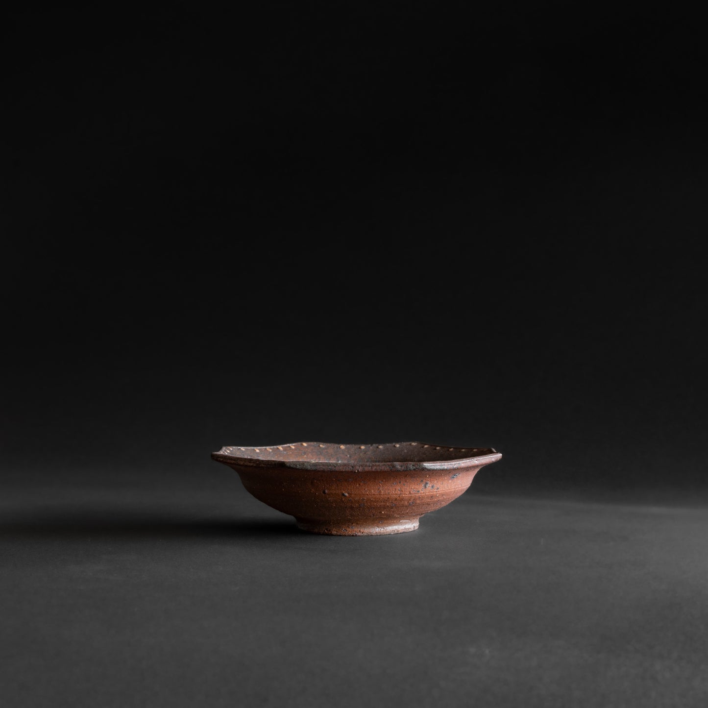 Nanban Octagonal Bowl with Dotted Rim (15.5cm)