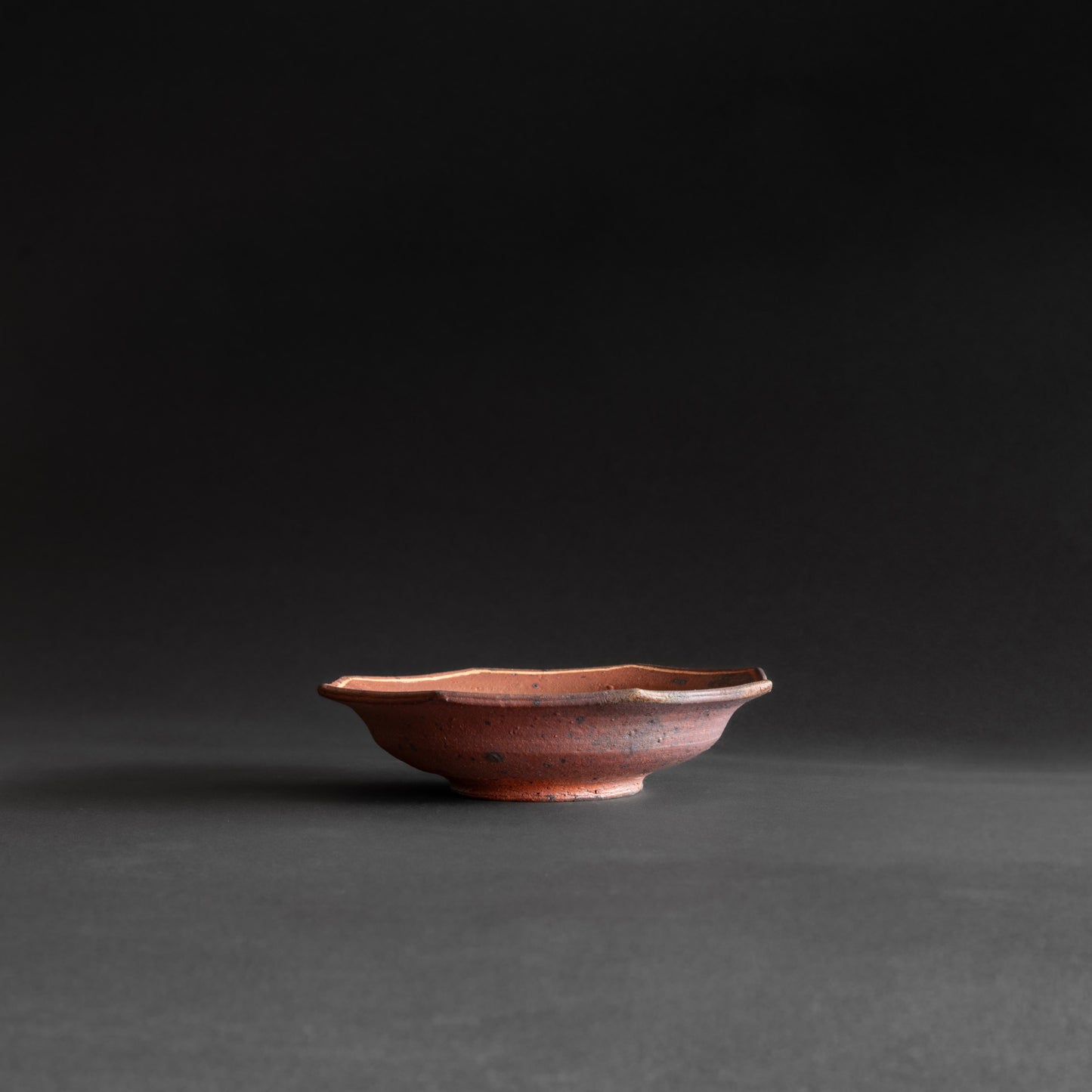 Nanban Octagonal Bowl with White-Line Motif (16.5cm)
