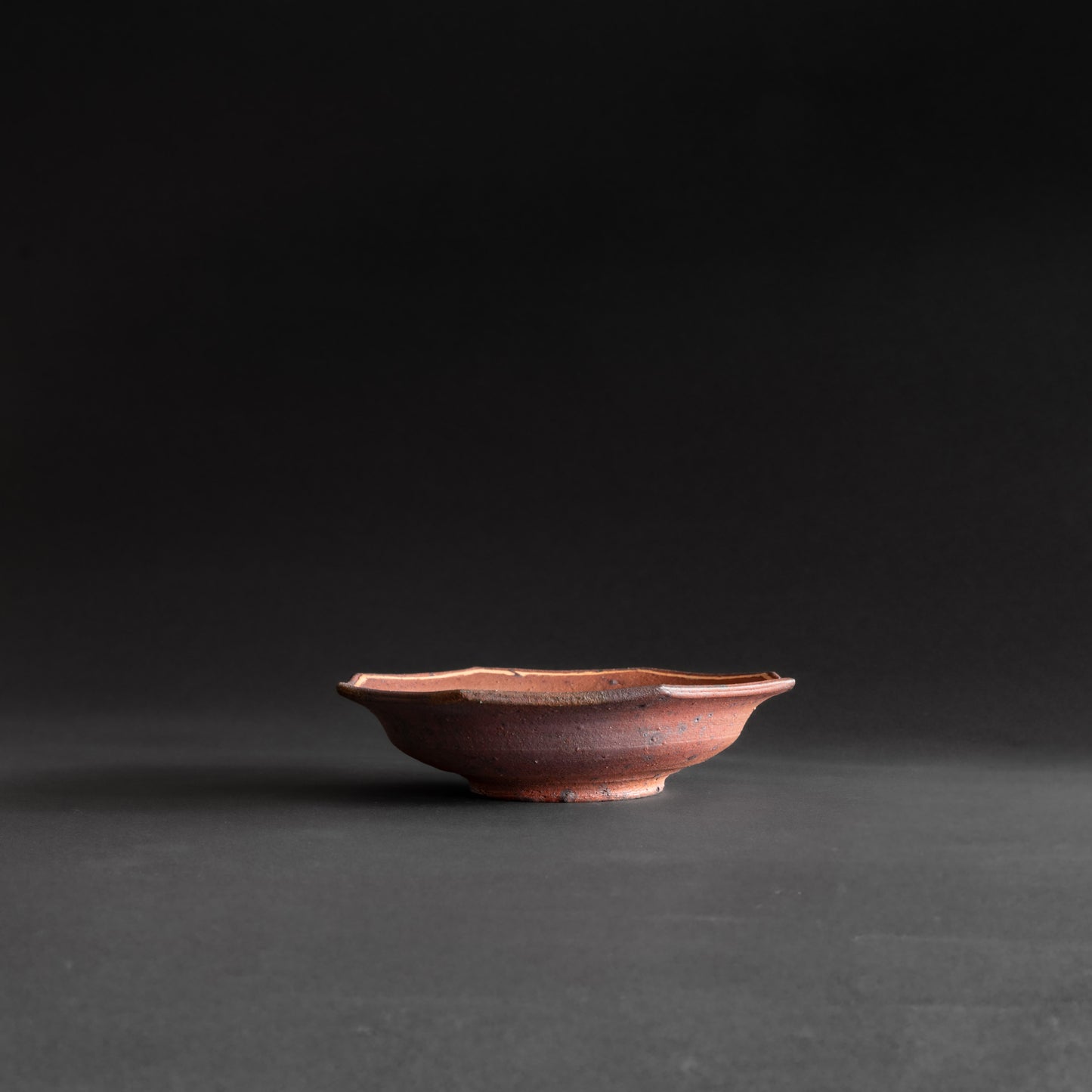 Nanban Octagonal Bowl with White-Line Motif (16.5cm)
