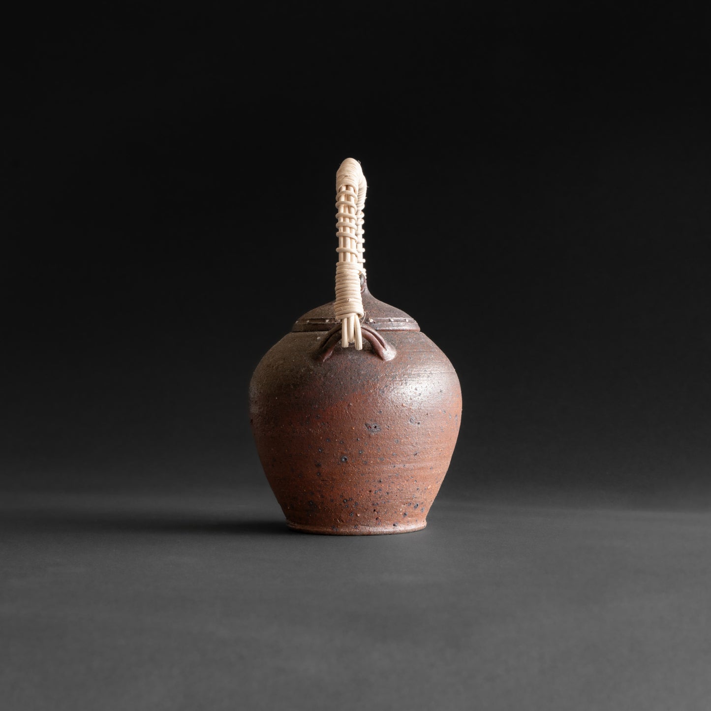 Nanban Teapot with Feldspar Granules
