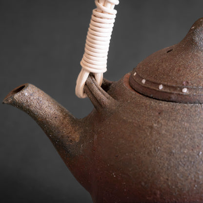 Nanban Teapot with Feldspar Granules
